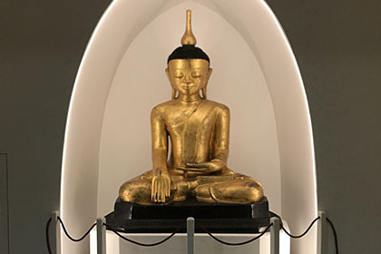 Golden-Buddha-Installation-Manchester-Museum